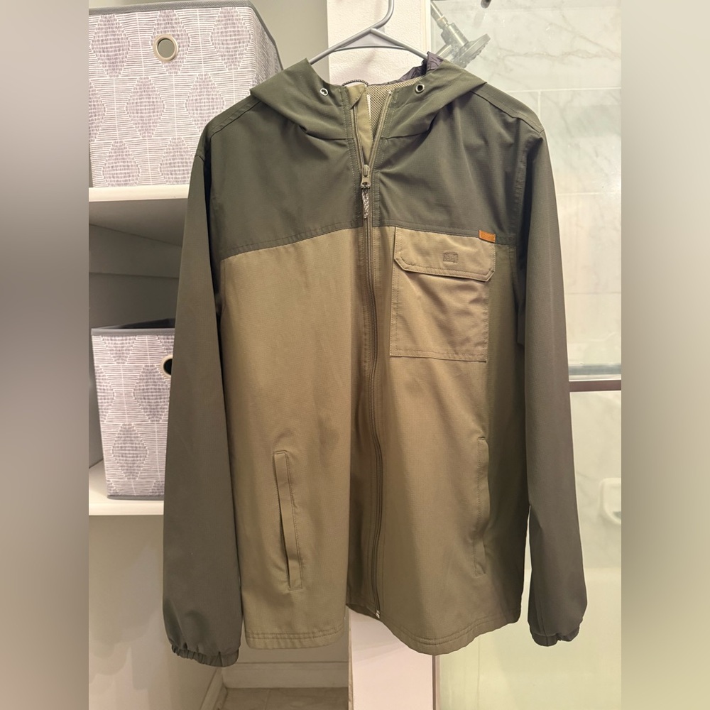 Voyager Men’s Rain Jacket with hood, size medium. Two-toned green.